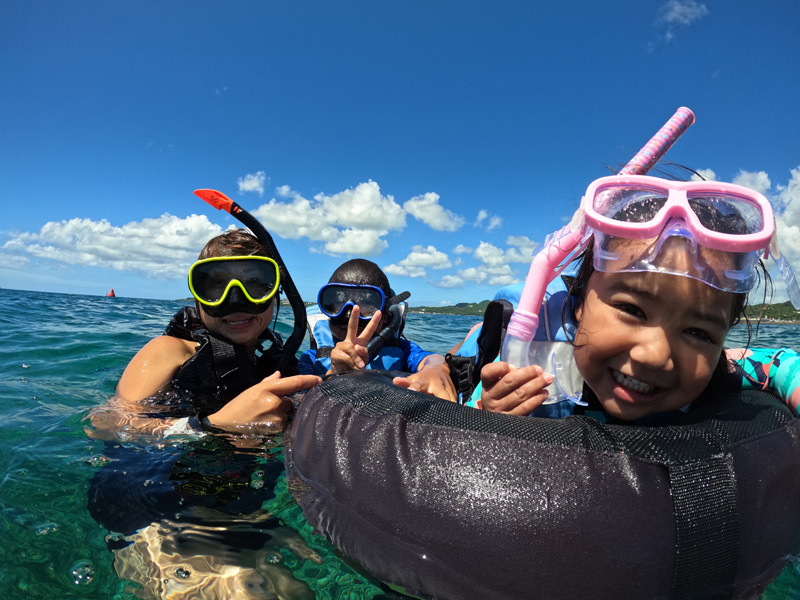 瀬底島バナナボートで行くシュノーケリングツアー