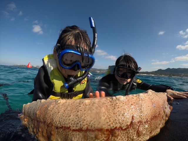 瀬底島周辺バナナボートで行くシュノーケリング